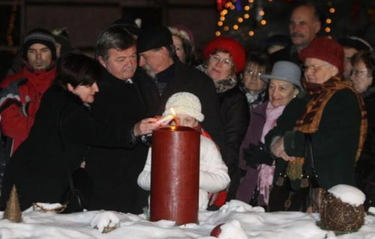 Miskolc advent: ég a második gyertyaszál