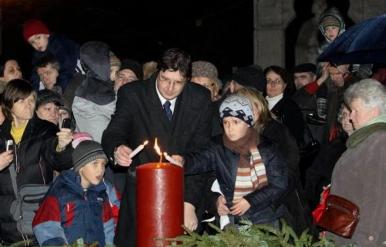 Advent: ég az első gyertya