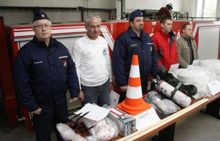 Új védőeszközök, felszerelések az önkéntes tűzoltóknak