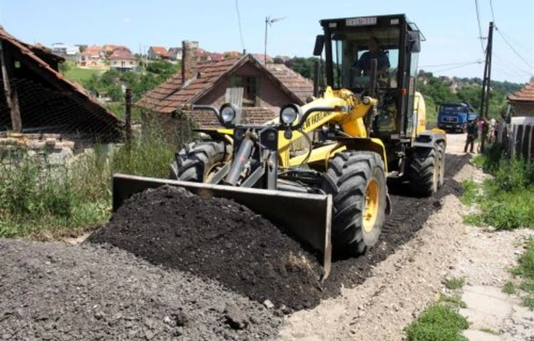 Csaknem 1 milliárd forint beruházásra, útfelújításra