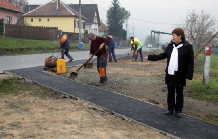 Biztonságosabbá vált a buszmegálló