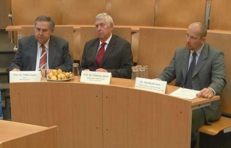 „Kritikus” nyersanyagokat kutatnak