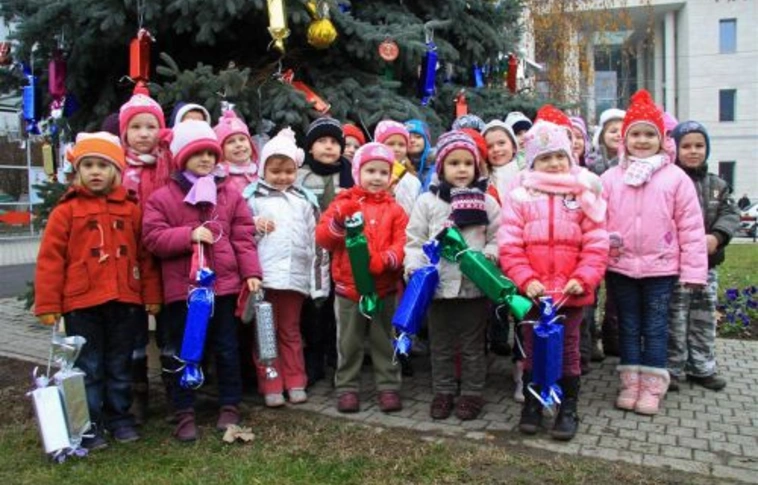 Óvodások díszítették fel a Szent István teret
