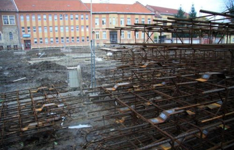 Patak utca: nem várt pótmunkák miatt szünetel a kivitelezés