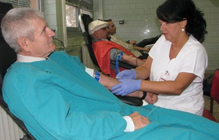Véradás retró hangulatban