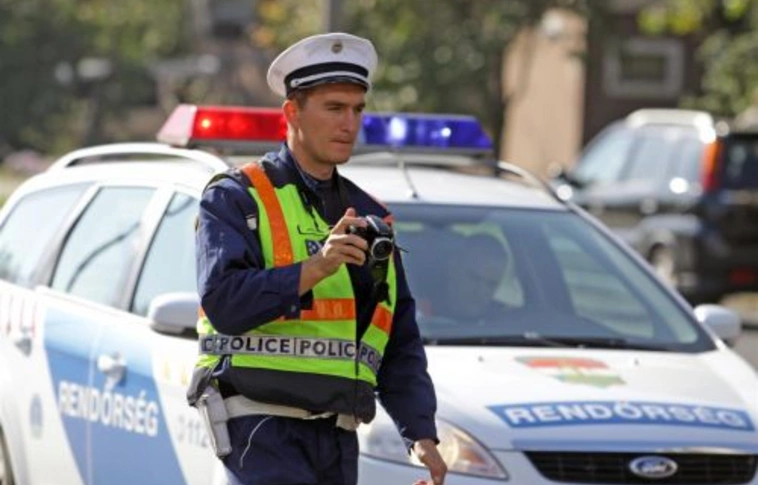 Három autó ütközött, teljes útlezárás a 37-es főúton