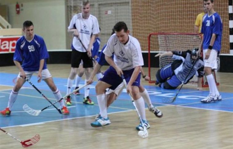 Tízzel nyertek a floorballosok