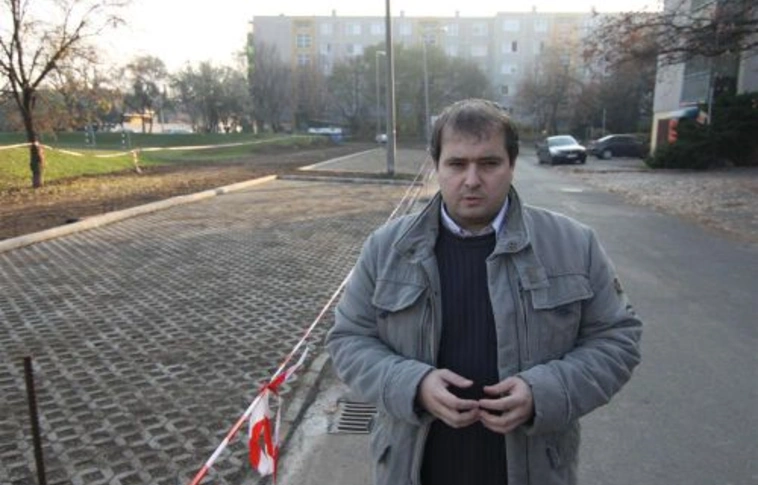 Új parkolók, kátyúzás a Szentpéteri kapuban