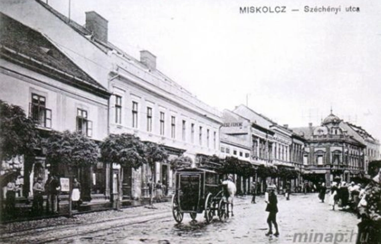 A Széchenyi utca 8. – akkor és most... 