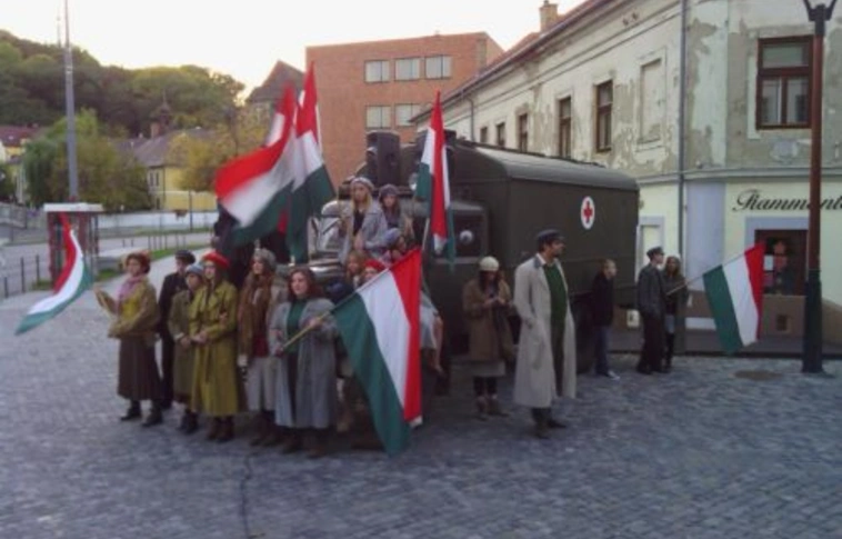 A forradalom teherautója