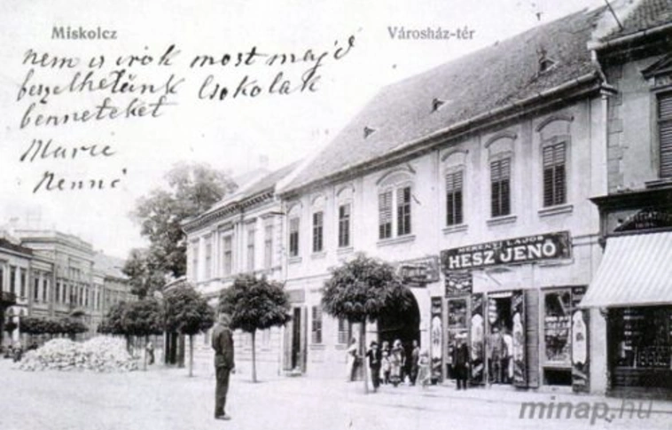  A Városház tér – akkor és most... 
