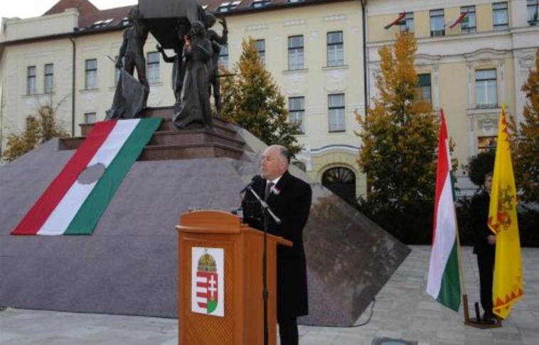„’56 hősei a mi óriásaink!”