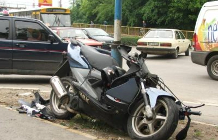 Cross a sötétben - vezetői engedély nélkül ittasan, lopott motorral