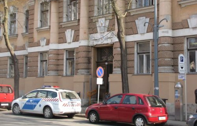 Nyitott bíróságok 