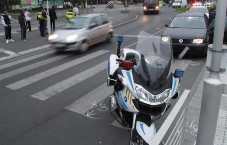 Elütöttek egy motoros rendőrt az Újgyőri főtéren
