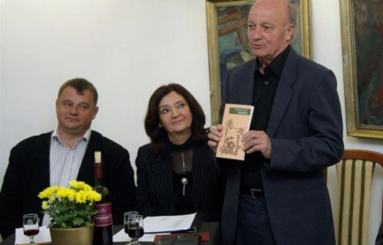 „Időtálló célzattal írok”