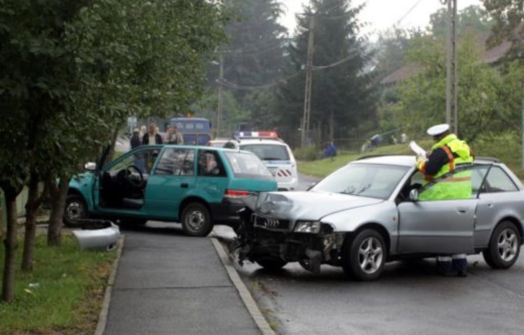 Majdnem belökte a kertbe az Audi a Swiftet 