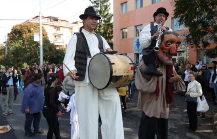 Felvonulással kezdődött a Kulturszett