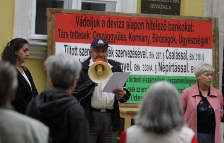Szegényekért, devizahitelesekért demonstráltak