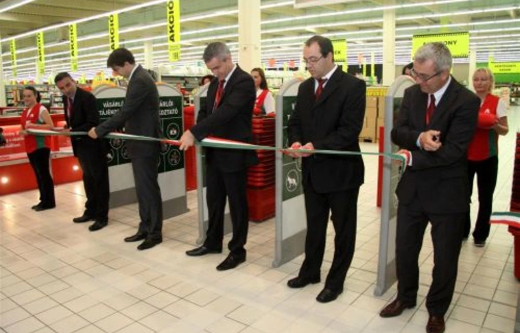 Miskolcon is Auchan lett a Corából