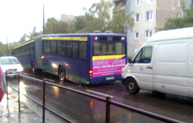 Lerobbant egy busz a Klapkán, aztán egy villamos is