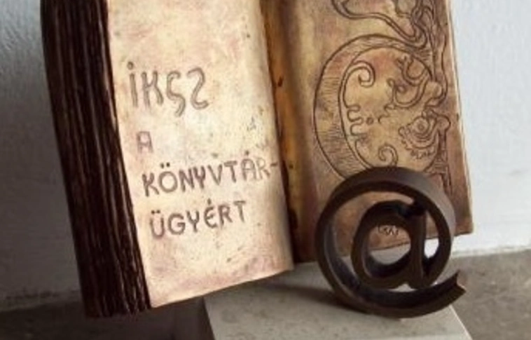 Utcai könyvcserebere