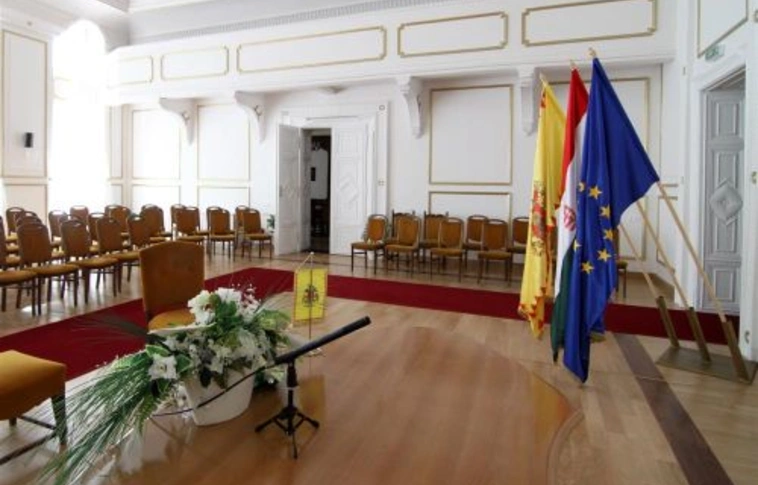 Folyamatosan szépül az új házasságkötő terem