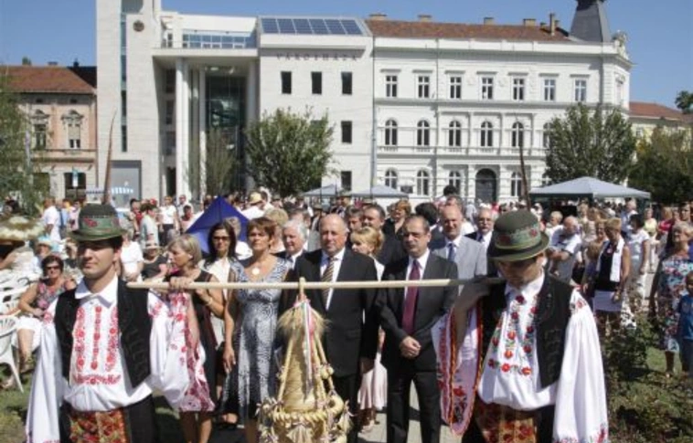 Díszmenet, ünnepi műsor (Képgalériával)