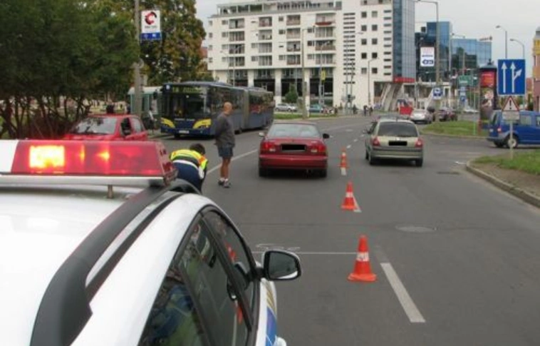  Gyalogost gázoltak a Petőfi térnél