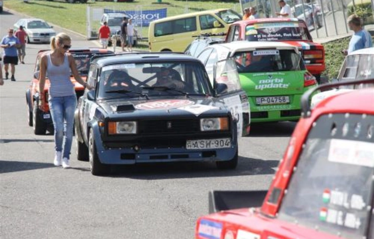 Megkezdődött a rally hétvége Miskolcon!
