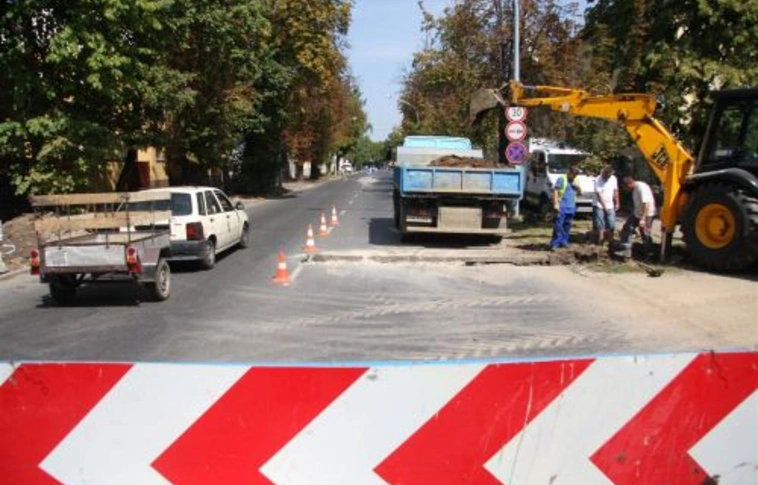 Forgalmi korlátozás, vízbekötés miatt