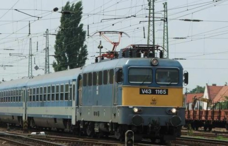 Kedvezmények és ünnepi menetrend a MÁV-nál