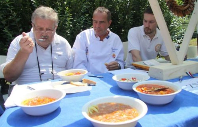 Jó hangulat a perecesi lecsófesztiválon