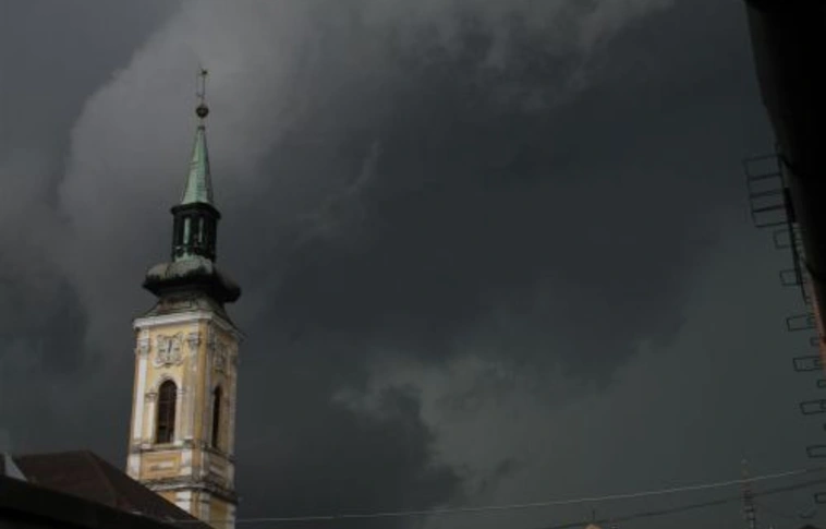 Heves zivatar jöhet, már másodfokú a riasztás