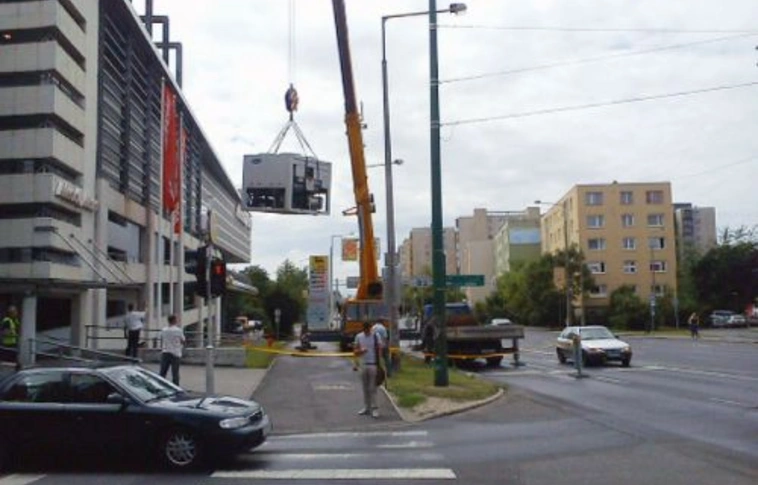 Épületgépészeti eszköz a magasban