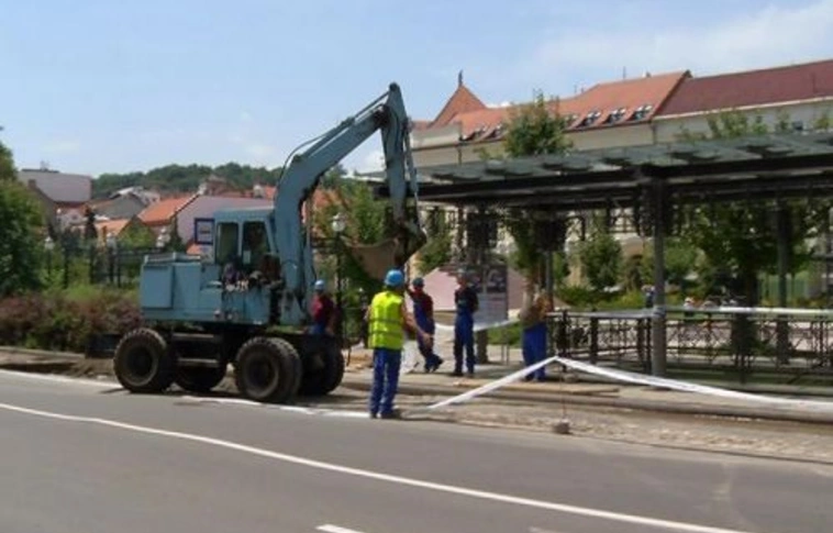 Áthelyezték a megállót a csőtörés miatt