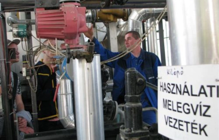 Ismét van melegvíz az Avason és a belvárosban