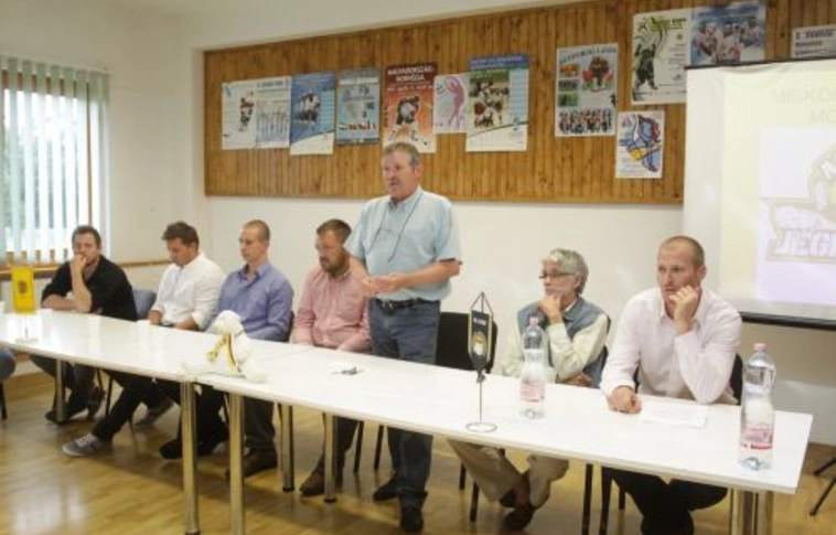 Ezüstből aranyat faragnának a Macik