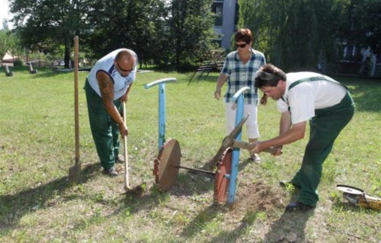 Rendszeresen ellenőrzik a játszótereket