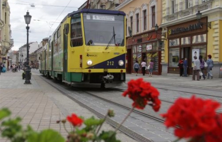 Ismét Tosca, ismét villamospótló a belvárosban