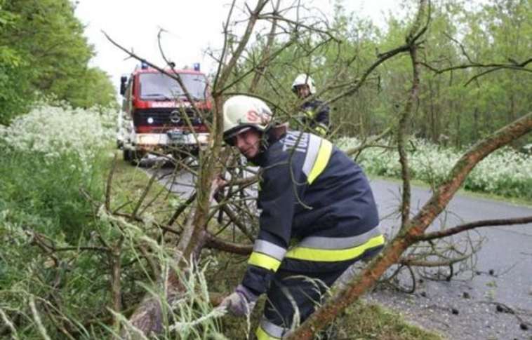 Aluljárót öntött el a víz Miskolcon