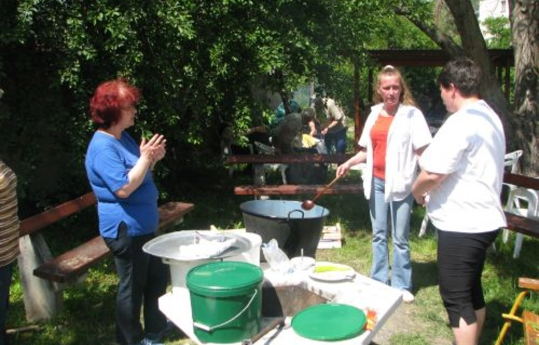 Idősek jó hangulatú majálisa Hejőcsabán