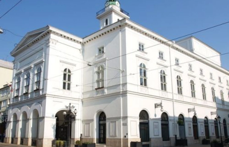 Nemzetközi közgyűlés a színházban
