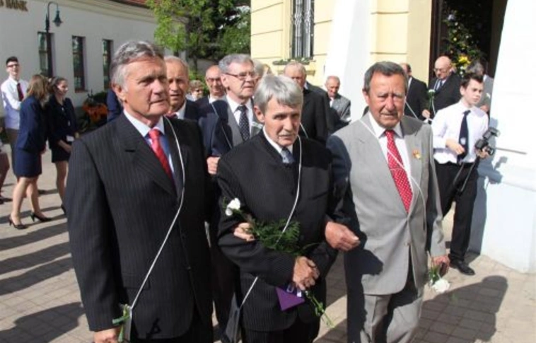 Öregdiákok is ballagtak a Berzeviczyben