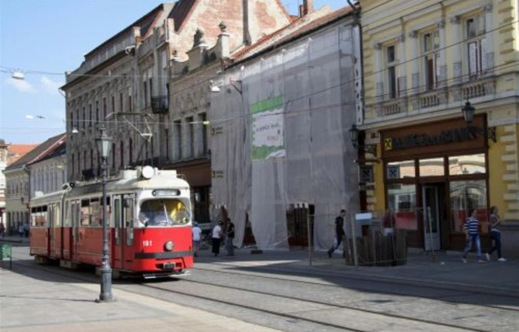 Élettel telnek meg a sétálóutcai üzletek