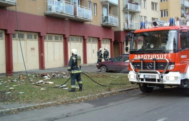 Biztosítani kell a tűzoltók munkáját