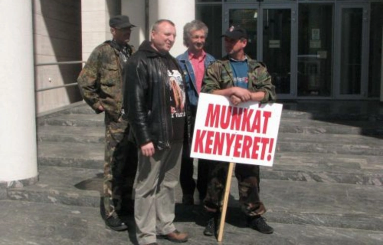 Munkát, kenyeret kérnek