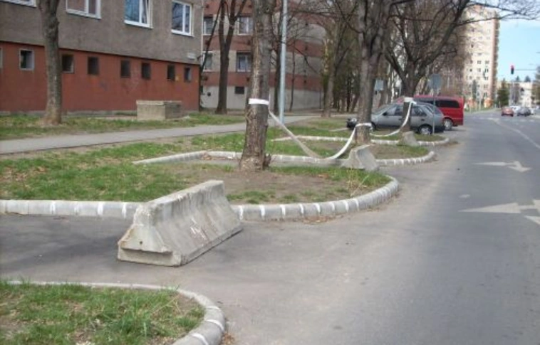 Parkolók, betonelemmel