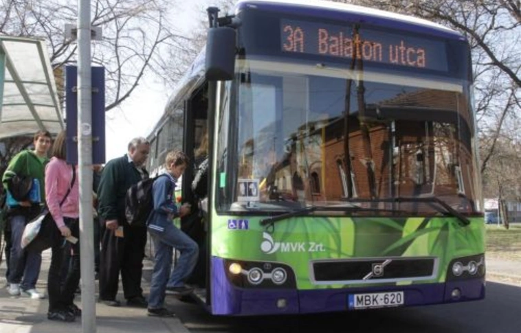 Munkába állt a hibrid busz