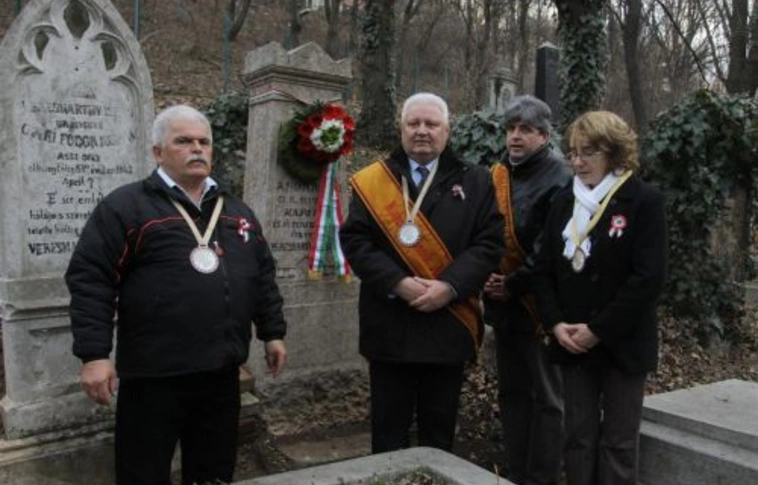 Ismét koszorúzott a Miskolczi Pincék Asztaltársasága